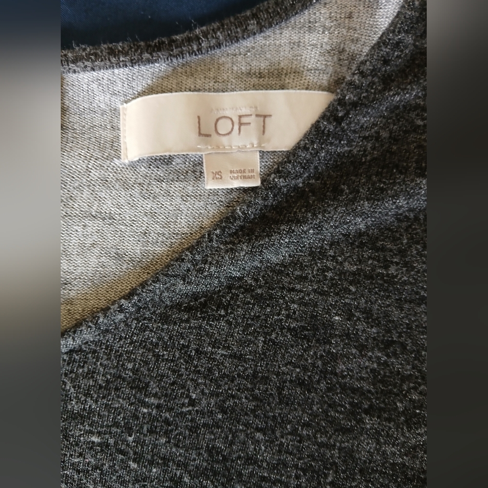 Very comfortable size small women's knit top long sleeved Loft